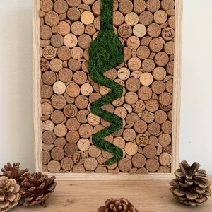 Tableau en bouchons de liège et mousse végétale « Bouteille à queue de cochon »